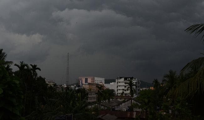 96 घंटे तक छाये रहेंगे बादल, बारिश भी संभव