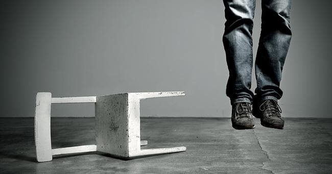 युवक ने फांसी लगायी