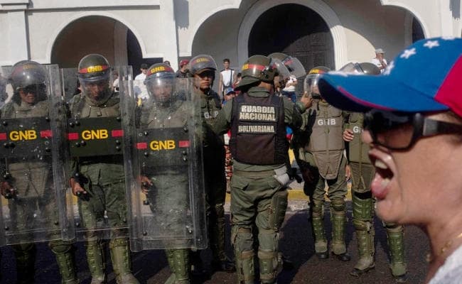 Venezuela : हिंसा में दो लोगों की मौत, 300 से ज्यादा घायल