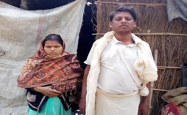 आर्थिक तंगी के कारण 18 घंटे तक पड़ा रहा वृद्ध महिला का शव, थक हार कर ग्रामीणों ने नदी में बहाया