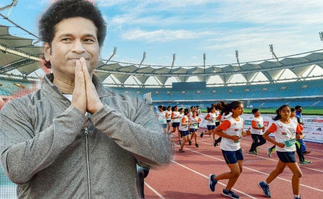 सचिन तेंदुलकर ने किये पुश-अप, पुलवामा शहीदों के परिवारों के लिये मैराथन से जुटे 15 लाख रुपये