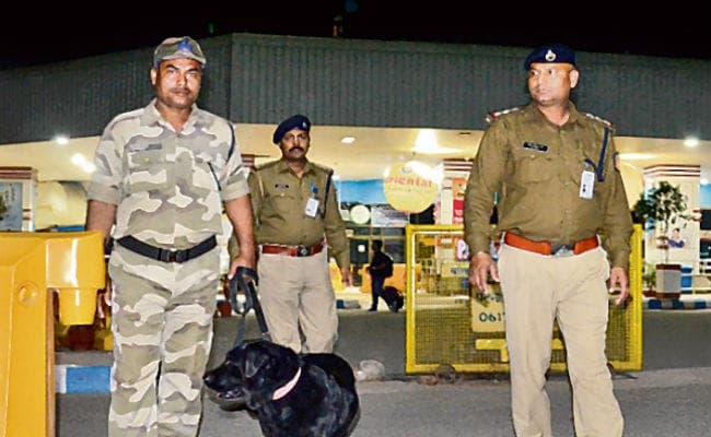 पटना एयरपोर्ट को बम से उड़ाने की धमकी, फोन नंबर ट्रेस, एक हिरासत में