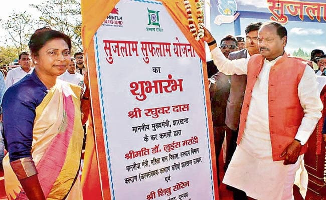 रांची : मुख्यमंत्री रघुवर दास ने की घोषणा, पांचवीं कक्षा तक ओलचिकी में होगी पढ़ाई, संविदा पर बहाल होंगे शिक्षक