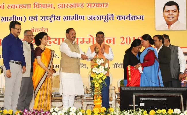 रघुवर का बड़ा एलान : जल सहिया को हर महीने मिलेंगे 1000 रुपये, सीधे खाते में जायेगा पैसा