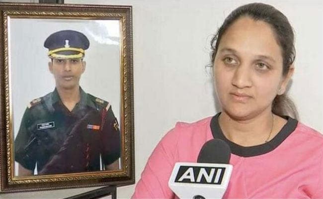 पति को श्रद्धांजलि देने के लिए सेना में शामिल होंगी दिवंगत मेजर प्रसाद महादिक की पत्नी