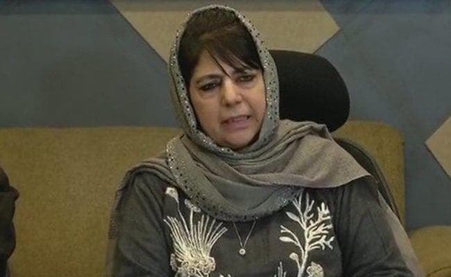 अनुच्छेद 35A पर महबूबा की गीदड़भभकी, घाटी में नहीं मिलेंगे भारत का झंडा थामनेवाले