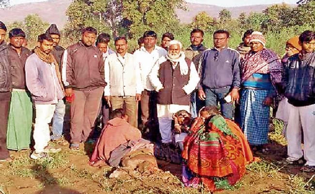 ललपनिया : जंगली हाथियों ने ग्रामीण को कुचल कर मार डाला