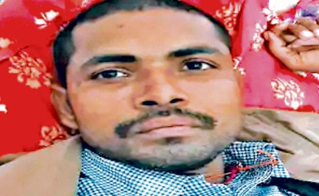 मुठभेड़ में घायल उग्रवादी संतोष रांची में खादगढ़ा बस स्टैंड से पकड़ा गया