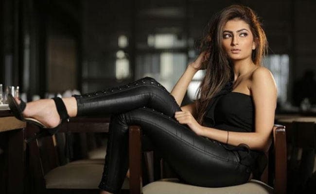 श्‍वेता तिवारी की बेटी का हॉट फोटोशूट सोशल मीडिया पर छाया, PHOTO