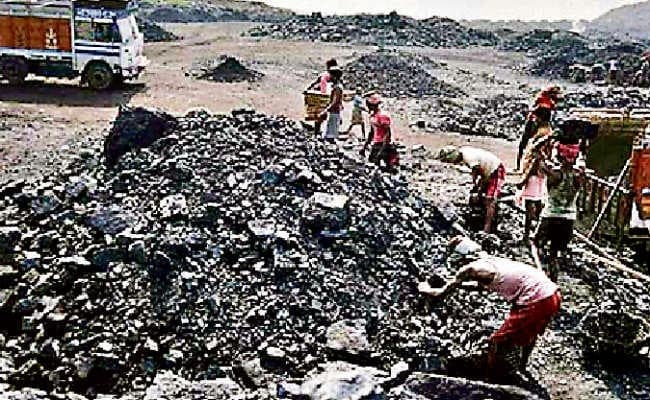 रांची : बाइक, टेंपो व कार से ढोया एनटीपीसी का कोयला