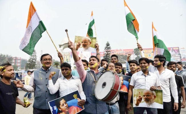 पाकिस्तान पर वायुसेना की कार्रवाई पर बिहार में जश्न, लोगों ने कहा... PM मोदी ने दिखाया 56 इंच का सीना