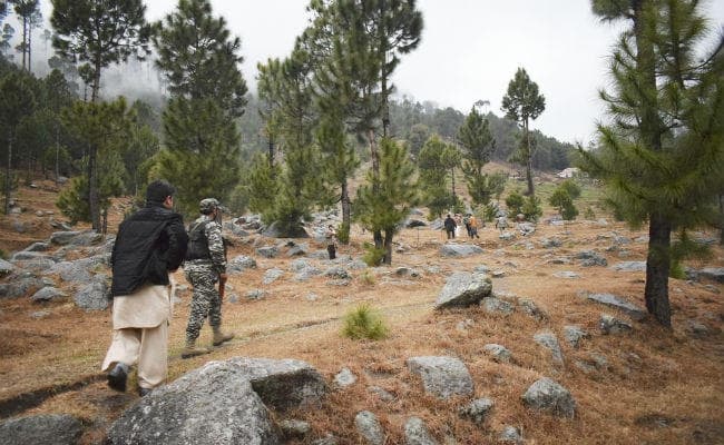 Air Strike के बाद बिलबिलाया पाकिस्तान, कहा – भारत ने गिराये चार बम