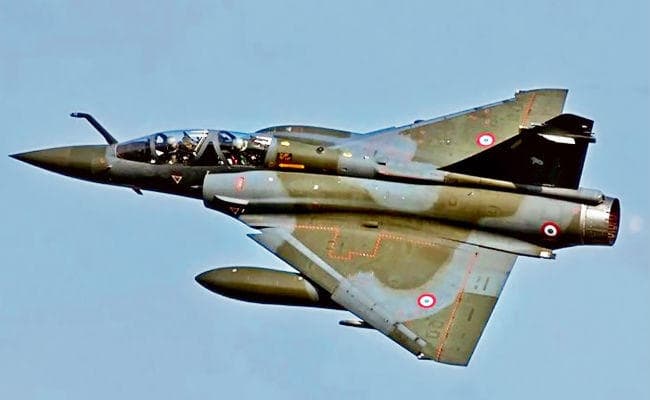 भारत के मिराज लड़ाकू विमान बरसाते रहे बम, धरे रह गये पाक के एफ-16 जेट, जानें मिराज-2000 की क्षमता