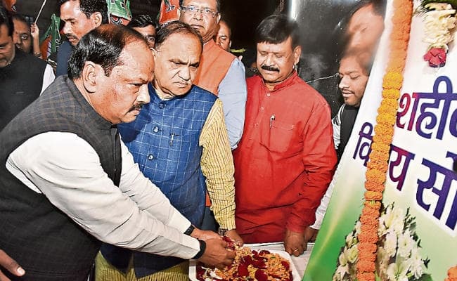 रांची : नरेंद्र मोदी को दोबारा प्रधानमंत्री बनाने को लेकर भाजपा ने चलाया कमल ज्योति अभियान, सीएम ने जलायी ज्योति