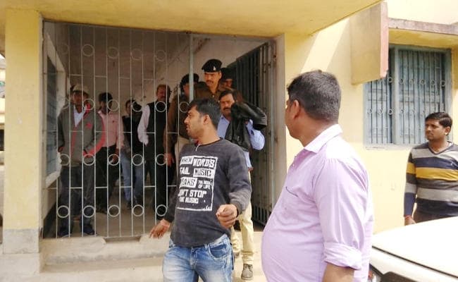 झारखंड : अंचल अधिकारी ने मांगी थी रिश्वत, 14 हजार रुपये लेते रंगे हाथ गिरफ्तार हुआ नाजिर