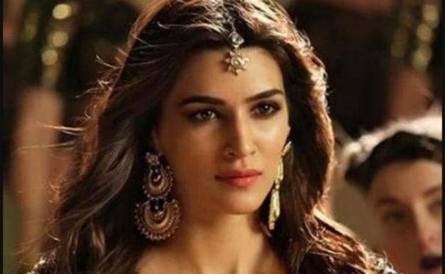 ग्लैमरस भूमिका में आपके अभिनय पर ध्यान नहीं देते हैं दर्शक : कृति सैनन