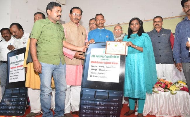 लोहरदगा में उज्जवला योजना के तहत गैस सिलेंडर का किया गया वितरण