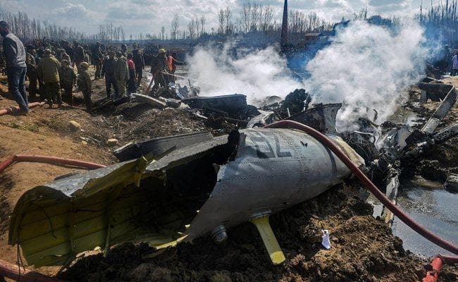 वायुसेना का हेलीकॉप्टर कश्मीर में दुर्घटनाग्रस्त, दो पायलटों समेत सात की मौत