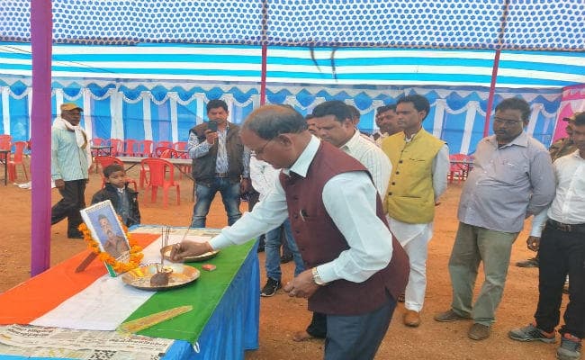 गुमला : शहीद विजय सोरेंग का हुआ श्राद्धकर्म, गुरुवार को होगा प्रतिमा का अनावरण