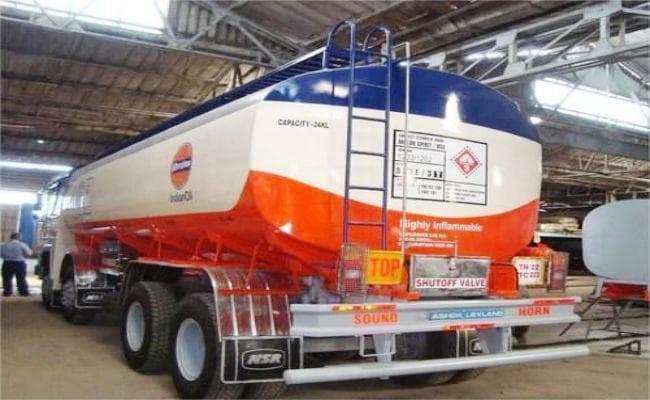 ...और इधर, तेल कंपनियों ने सेना को निर्बाध फ्यूल सप्लाई के लिए जम्मू-कश्मीर की ओर रवाना किये टैंक