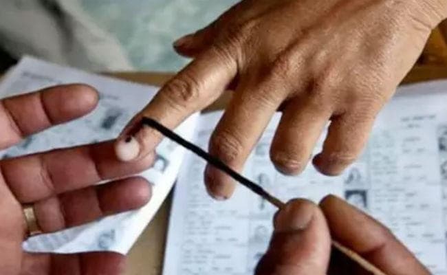 रांची : लोकसभा चुनाव को ले 15 तक मतदान केंद्रों पर सुविधाएं उपलब्ध करा दें: एल खयांग्ते