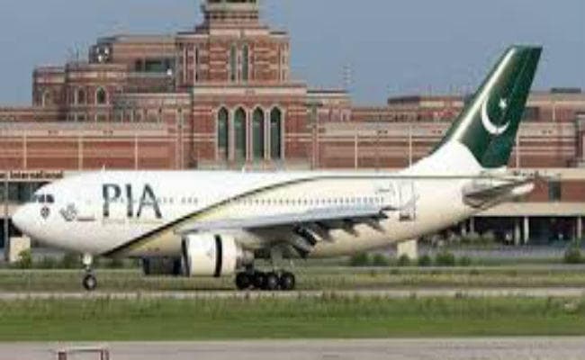तनाव के बीच भारत के चार यात्री लाहौर हवाई अड्डे पर फंसे