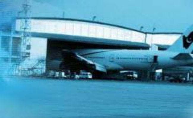 पाकिस्तान में घरेलू और अंतरराष्ट्रीय उड़ान बंद करने से हवाई अड्डों पर फंसे दुनियाभर के हजारों यात्री