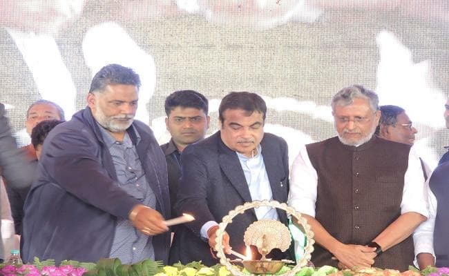 हवा में चलेगी डबल डेकर बस, परिवहन व्यवस्था सुधरने के बाद बिछेगा उद्योगों का जाल : गडकरी