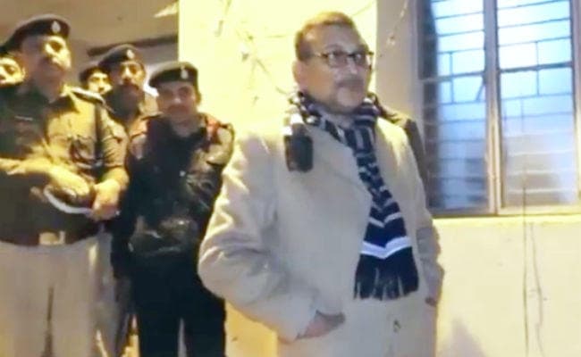 निरीक्षण करने आधी रात को भोजपुर पहुंचे DGP गुप्तेश्वर, थानेदारों को लगायी फटकार, कहा- ”सुधर जाओ, वरना सुधार देंगे”