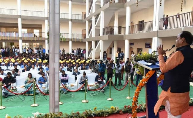 मुख्यमंत्री रघुवर दास ने रांची के नगरा टोली में किया कौशल कॉलेज का उद्घाटन