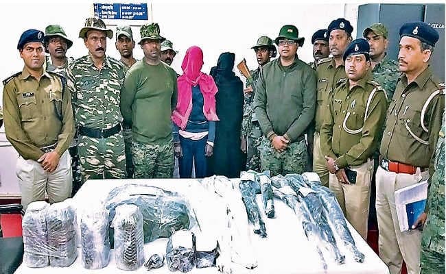 जोनल कमांडर की निशानदेही पर कई हथियार बरामद