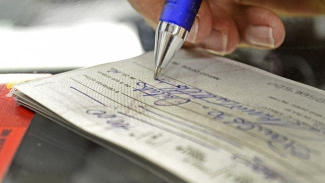 चेक क्लोन कर डकार गये 25 लाख, बैंक कर्मचारी समेत तीन गिरफ्तार