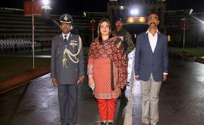 #WelcomeAbhinandan: भारत पहुंचते ही वायुसेना के जांबाज पायलट अभिनंदन ने कही ये बात