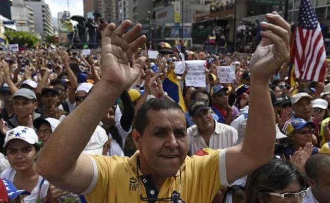 अमेरिका ने वेनेजुएला पर नये प्रतिबंध लगाये, रूस ने बढ़ाया समर्थन