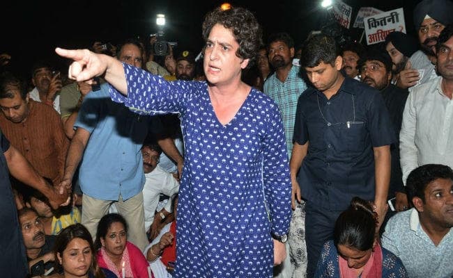 पीएम मोदी के अमेठी दौरे से पहले रायबरेली में लगे प्रियंका विरोधी होर्डिंग