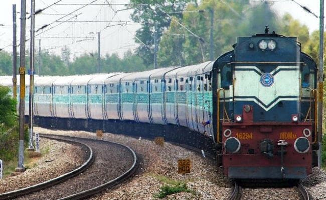 CM की पहल पर रेलवे का निर्देश, संथाल के जिलों में स्टेशनों पर संथाली भाषा में होगी उद्घोषणा