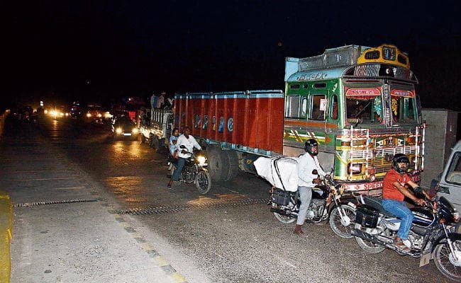 पटना : संकल्प रैली को देखते हुए पीपा पुल पर वाहनों का परिचालन वनवे, सोमवार से परिचालन होगा सामान्य