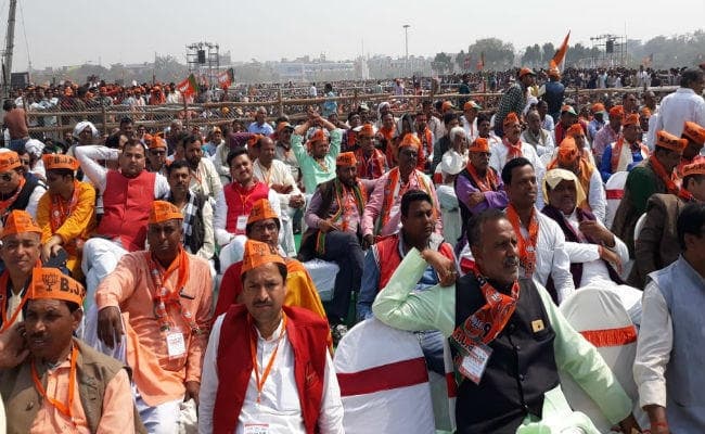 एनडीए की संकल्प रैली : सिर पर अलग टोपी, हाथ में झंडे अलग, पर निशाना एक