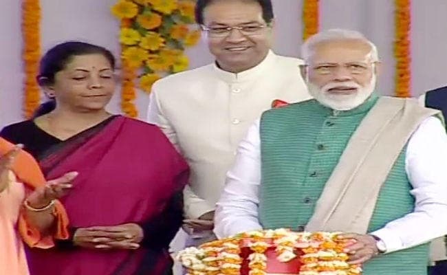 कांग्रेस के गढ़ में गरजे मोदी, बोले - दुश्मन के होश उड़ाने के लिए पहला राफेल जल्‍दी ही आसमान में