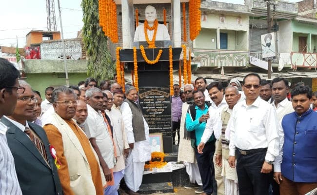''जब तक सूरज चांद रहेगा, तबतक गुरुदयाल तेरा नाम रहेगा'' के नारों से गूंजा बड़कागांव