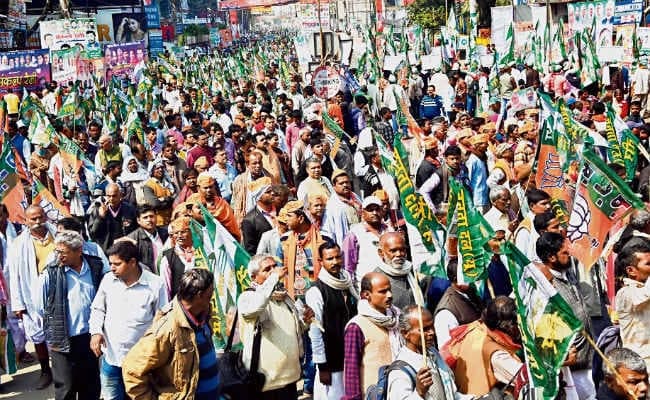 पटना संकल्प रैली : अलग-अलग टोपी-झंडे, पर निशाना एक
