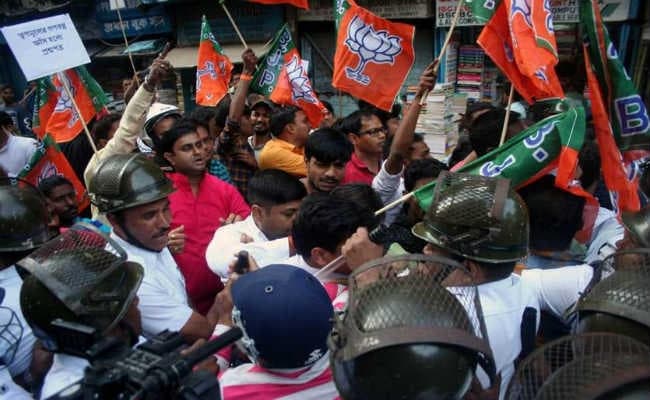 पुलिस की रोक से बेपरवाह भाजपा समर्थकों ने निकाली रैली