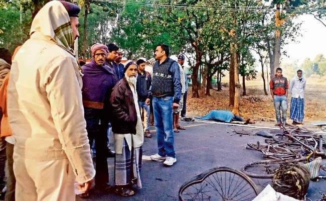 बेंगाबाद :  ट्रक ने मजदूरों को कुचला, तीन मरे