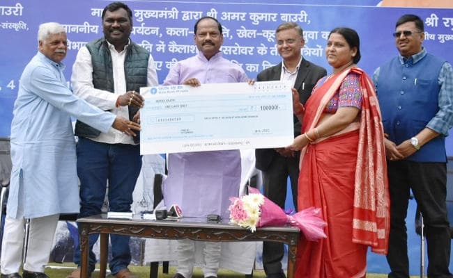 महाशिवरात्रि पर भगवान भोलेनाथ के भक्तों को मुख्यमंत्री ने दी एक-एक लाख रुपये की सौगात