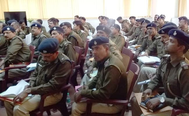 Ranchi : SSP ऑफिस में पुलिस अधिकारियों को दी गयी C-Vigil App की जानकारी