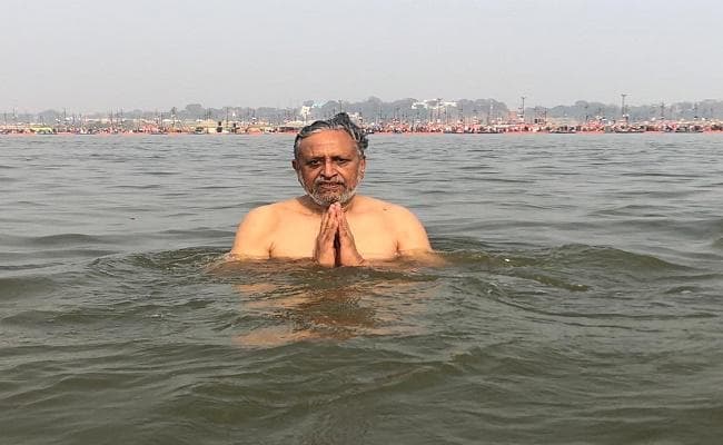 महाशिवरात्रि पर बिहार के उपमुख्यमंत्री सुशील मोदी ने किया कुंभ में सपरिवार स्नान व पूजा-अर्चना