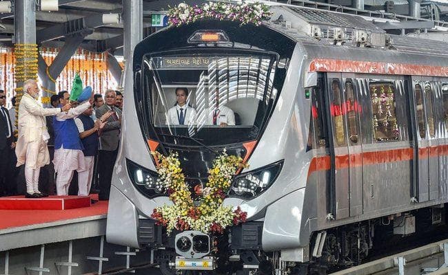 मोदी ने अहमदाबाद मेट्रो के पहले चरण का किया उद्घाटन, ट्रेन की सवारी की