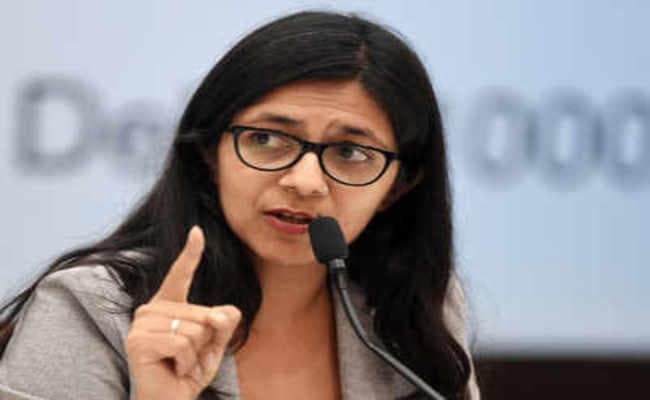 सैनिटरी पैड्स पर टैक्स छूट नहीं देने वाली कंपनियों को दिल्ली महिला आयोग ने भेजा नोटिस