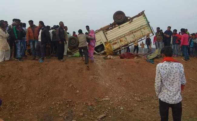 गुमला : टांगीनाथ से पूजा कर लौट रहे श्रद्धालुओं से भरी गाड़ी पलटी, एक की मौत, 20 घायल