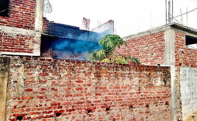 रांची : शवयात्रा के दौरान हत्या के आरोपियों के घर में लगायी आग, तोड़फोड़ की